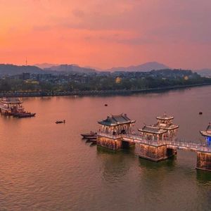 鲁鲁美女裸体艺术照
